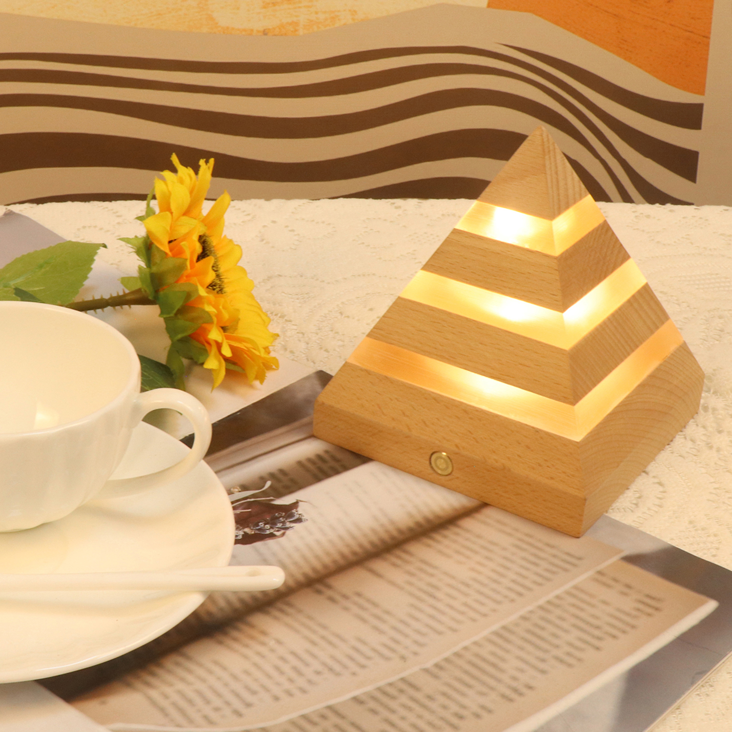 Pyramidenförmige Nachtlampe mit Nachtlicht