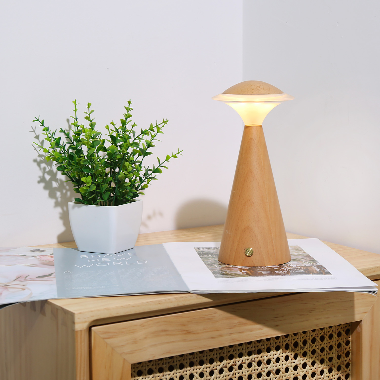 USB -wiederaufladbare hölzerne Flugtaucer Form kleiner Tischlampe